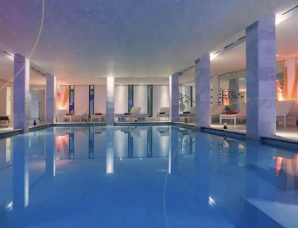 Cesar Resort & Spa Marrakesh Eksteriør billede The pool at the Mandarin Oriental, Munich